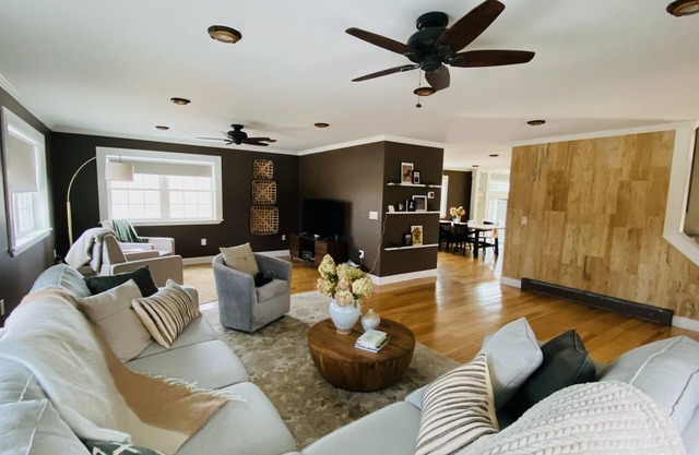 4BR, 3.5BA Family House Great for Vacationing or Temporary Stays