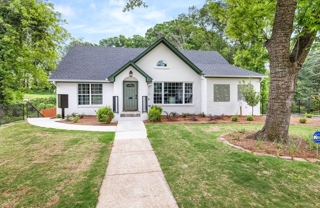 4BR/3BA Newly Built, 5 min to square. Pet+, Full Kitchen, Washer/Dryer, 15+ days