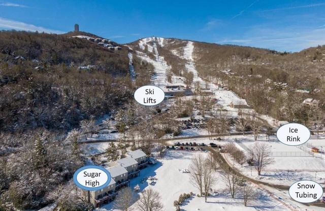 4BR/4Bath Townhome w/AC, Walk to Ski, Golf, Tennis, Hiking and More!