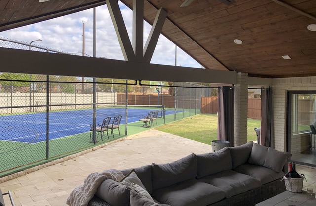 4BR & 4BTH w/Tennis Crt & Pool