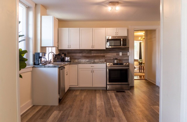 4Br Beautifully remodeled historic Victorian home.