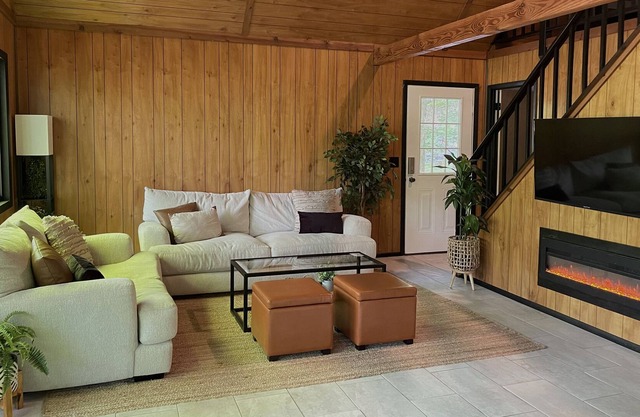 4BR Cabin in the Amenity Filled Lake Wallenpaupack Estates Lakefront Community