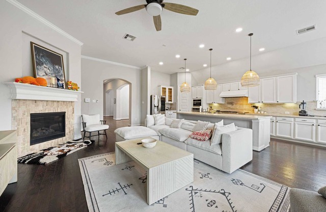 4BR Home in Sterling Heights｜Mainfloor Bedroom｜Parking｜Walk In Closets #42195