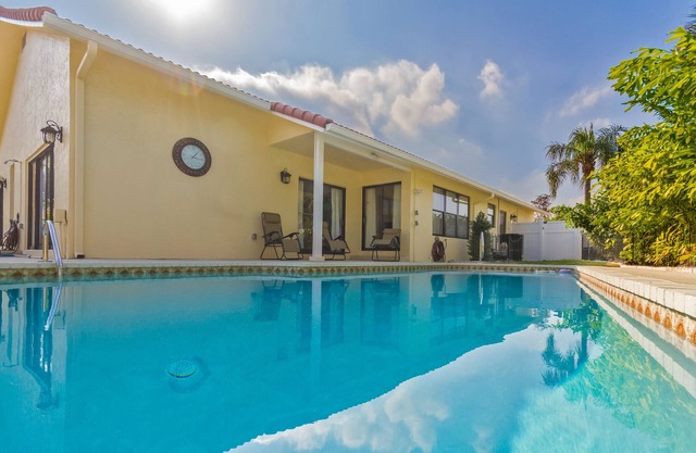 4BR Large Exclusive heated Pool🏊🏻‍♀️near Restaurants🍽️ lake, Synagogues.