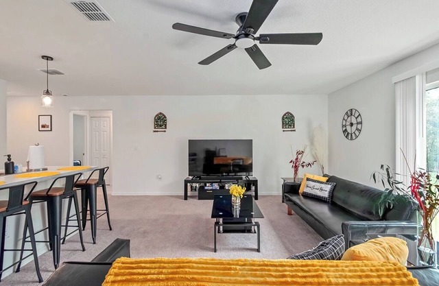 4BR Near WEC + Long Stays + Kitchen & Workspace