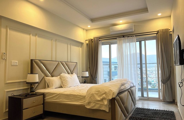 4BR Penthouse: Sky-High Luxury with Margalla views.