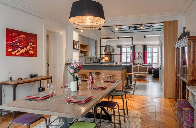 4BR - Spacious, Bright & Central