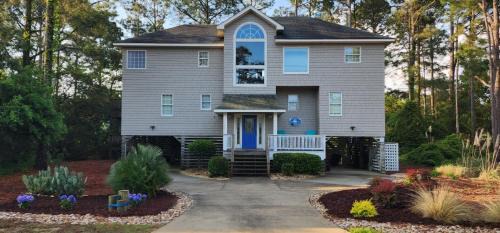 4min Walk to Beach with Resort Pool Gym Hot Tub