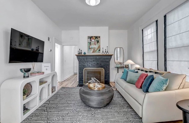 4x Adorable Side by Side Apts - Sleeps 18!