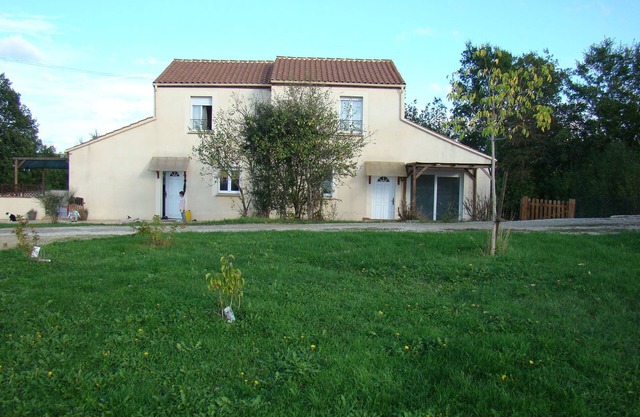 5/7 person house with heated pool between Sarlat and Cahors