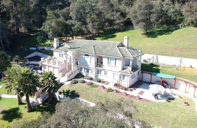 5-Acre Mountain Retreat In Serene Santa Cruz MountainsnRental Permit #VRAB00019