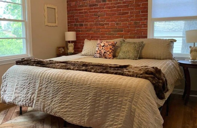 5-bd home, patio, large yard Storybook Retreat!