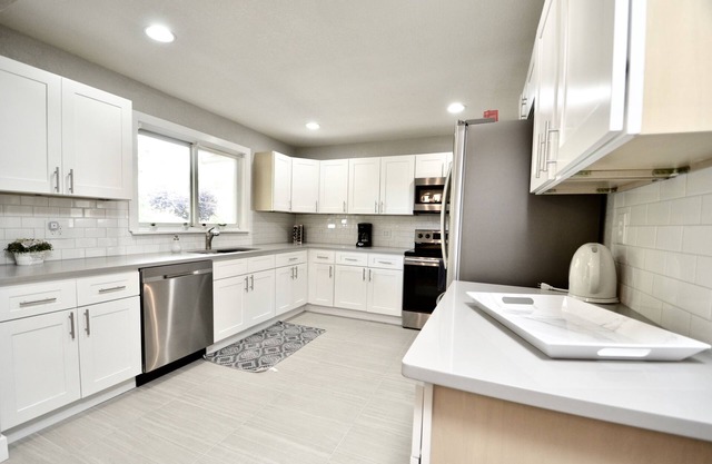 5-Bdrm-Remodeled-Modern-New-Appliances-Furniture