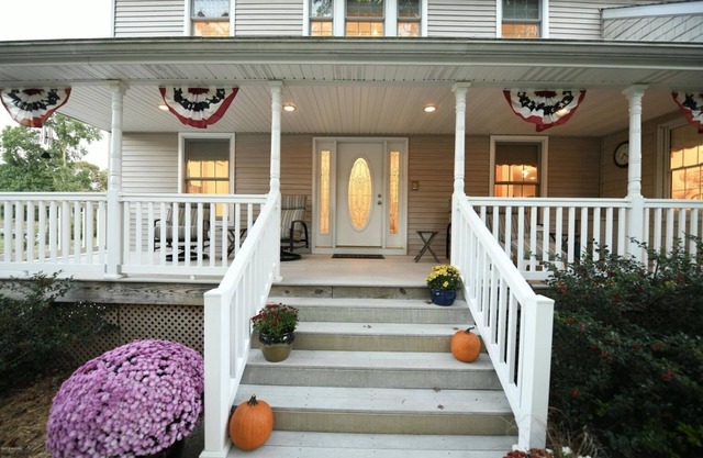 5 bed, 5 bath, fire pit, private heated pool, close to downtown!