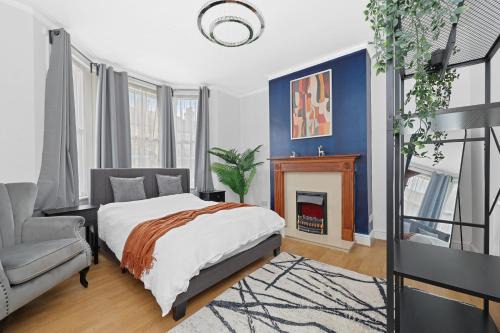 5-Bed London Croydon Townhouse by Harlingtoin