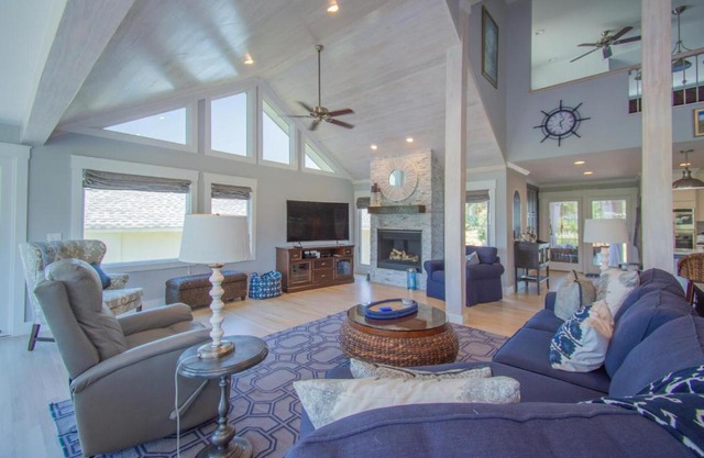 5 Bed Sleeps 12 with Water Views