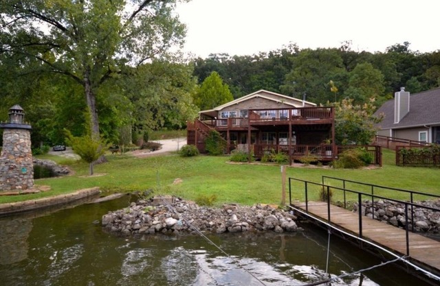 5 Bedroom 3.5 Bath Family Lakefront Rental - Quiet Cove! 48MM Boat ramp on site!