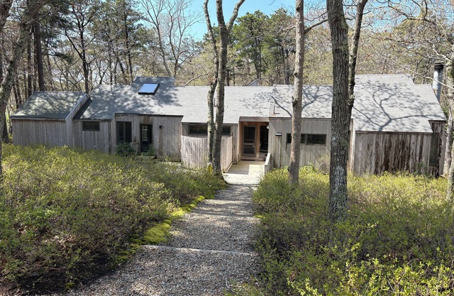 5 bedroom,/5 bath home on Mink Meadows Golf Course