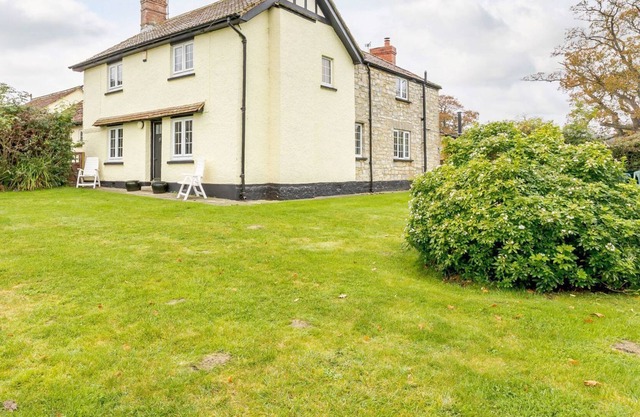 5 bedroom accommodation in Staple Fitzpaine