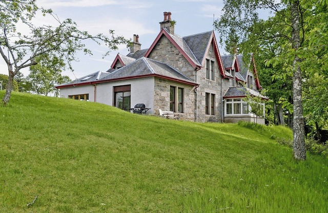 5 bedroom accommodation in Newtonmore