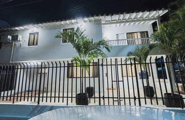 5 Bedroom Amazing Palace Minutes to Walled City