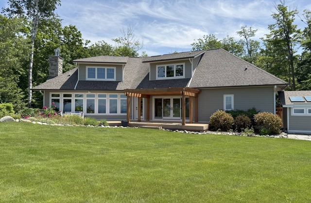 5-bedroom home overlooking Lk Mich. North of Leland.
