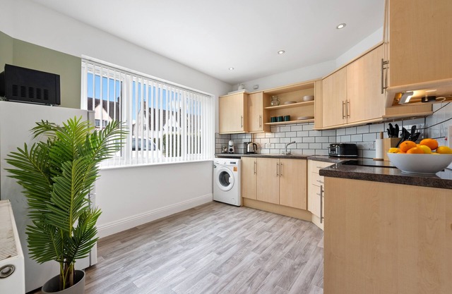 5 bedroom house in Cirencester - long stay discounts offered!