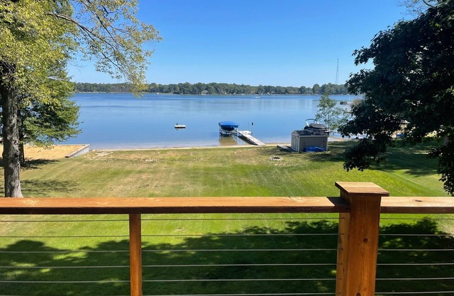 5 Bedroom House on All Sport Lake Cora with Dock & Swim Platform that sleeps 12!