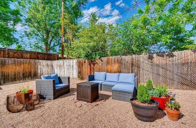 5 Bedroom House with Crib - Walk to Downtown Littleton!