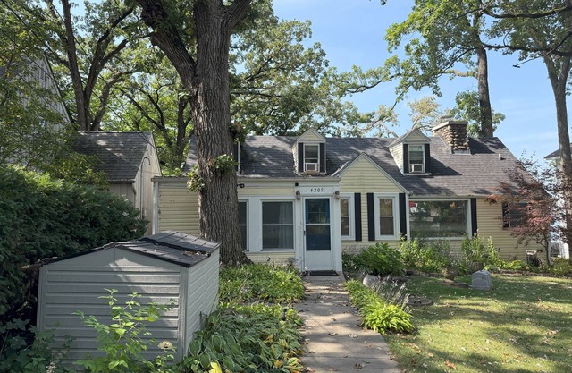 5-bedroom Lakefront Getaway on Private Wonder Lake – Sleeps 12