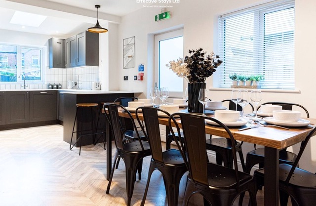 5 Bedroom Victorian Town House Perfect for Family Groups and Contractors