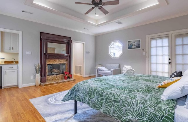 5 Bedroom w/ Theatre, Pool, & Large Dining Hall