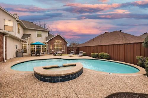 5 Bedrooms Backyard Oasis - Groups Welcome