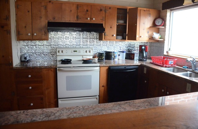 5 BR, 3 BA 2800 Sf Home Huge Deck/Shared Pool 5.7 Acres, Courtyards