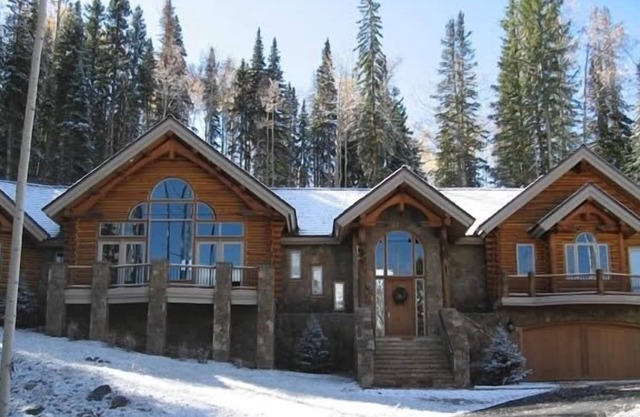 5 BR + Loft Luxury Ski-in & Ski-out Log Home, stunning mountain views, hot tub