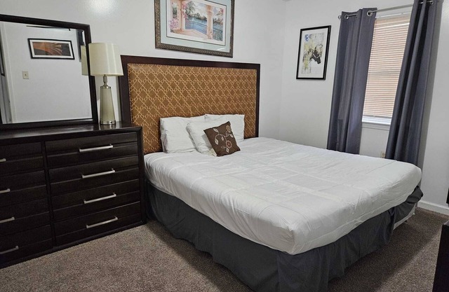 5 BR Secluded Compound-Abundant Parking-Minutes from Downtown & Airport.