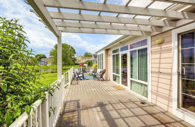 5 Mi to Beach: Lewes Home w/Deck & Pond View