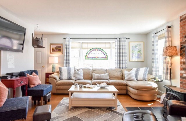 5 Min. to Beach, Yard w/Fire Pit!