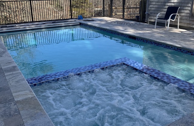 5 Min Walk to Nauset Beach, Saltwater Heated Pool & Hot Tub