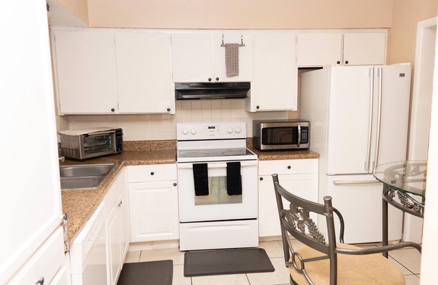 5 Mins to the fairgrounds! 3/2 Spacious Home