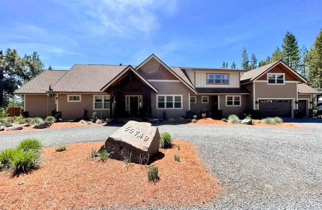 5 minutes from Sunriver - On the Deschutes River with 200-feet of frontage