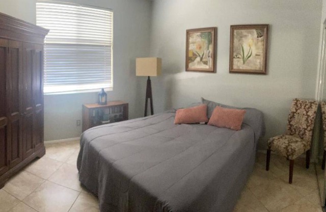 5 minutes to the theme park! Family-sized bedroom / studio