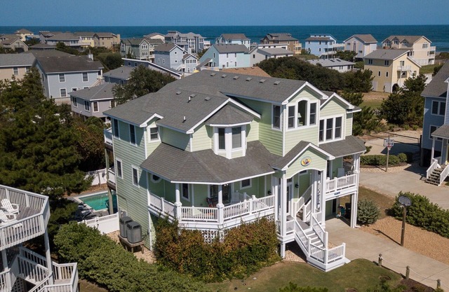 5 O'Clock Somewhere: Close to Beach, Dog-Friendly, Hot Tub & Pool