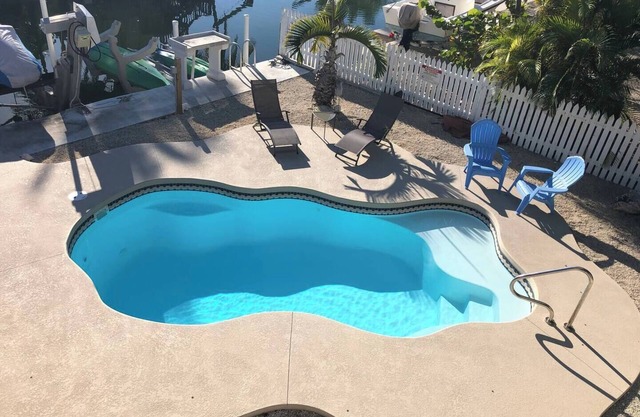 5 Pirate's - Pool & seawall for boat. This is a pet friendly home. A pet fee and approval of your pet is required.