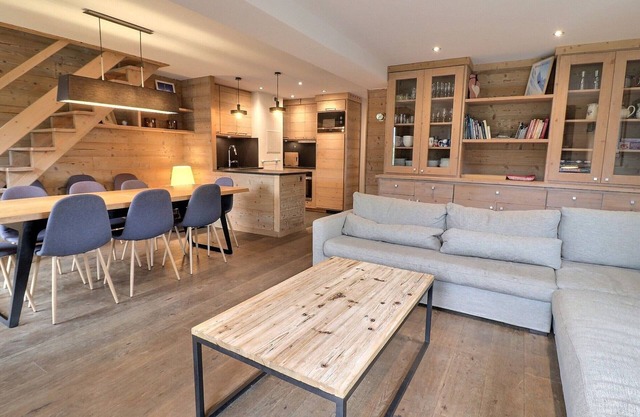 5 Room Duplex, Sleeps 10, Ski-In Ski-Out, Stunning Views