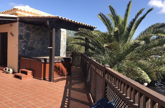 5* spacious luxury Villa 3 bed 2 bathrooms, indoor heated pool and hot tub.