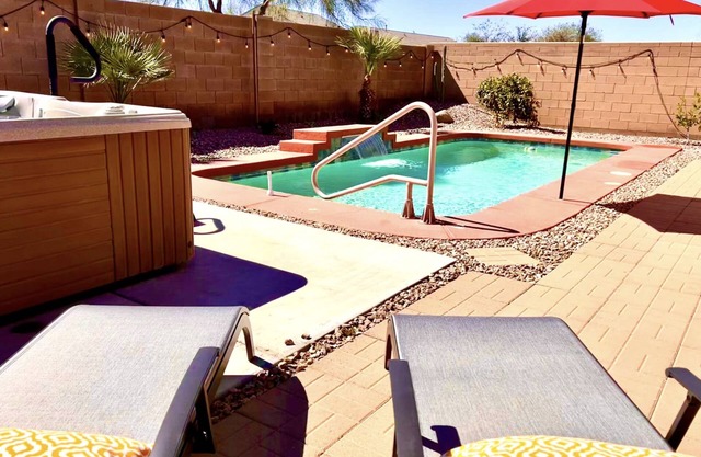5 Star~Heated Pool~SpaHotTub~New furniture~EVplug~Relaxing Oasis Desert Retreat!