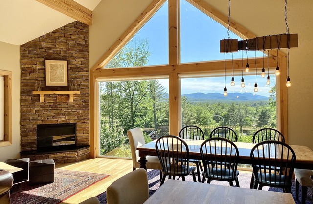 5 STAR HOME - Mtn Views, AC, Hot Tub, Firepit, Theater - 10 Mins to Sunday River