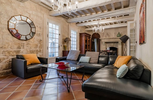 5-star House with garden and heated swimming pool - city center - aircon