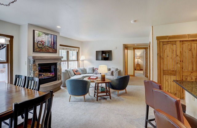 5-Star Location Jackpine Lodge Luxury unit closest to Gondola.